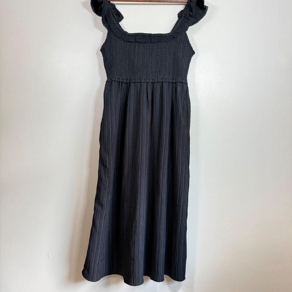American Eagle Smocked Eyelet Ruffle Strap Crinkle Midi Dress Size Medium Black